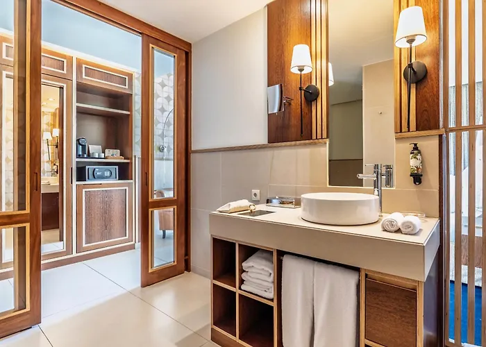 Wine & Books By The Sea, Algarve ResortResort Hotel